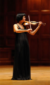 Jennifer Koh in recital at Oberlin's Finney Chapel. Photo by Roger Mastroianni.